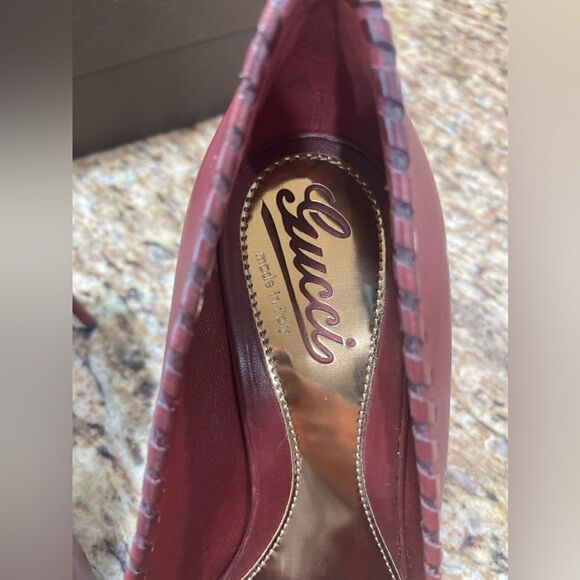 Gucci Leather Saddle Soft Red Desert Whipstitch Trim Pumps Size: 7.5. Like new. - Picture 4 of 9